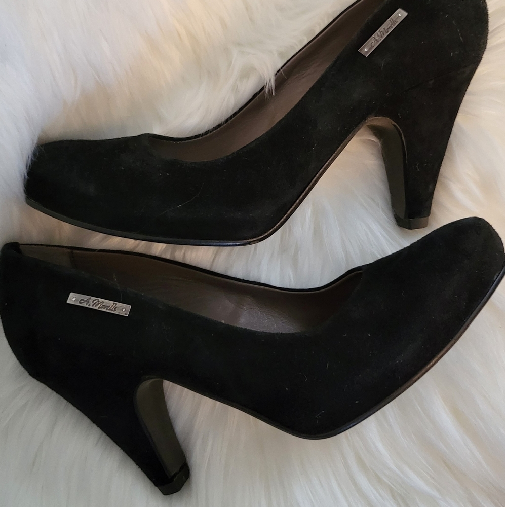 Andrea Morelli black suede Pumps 6.5